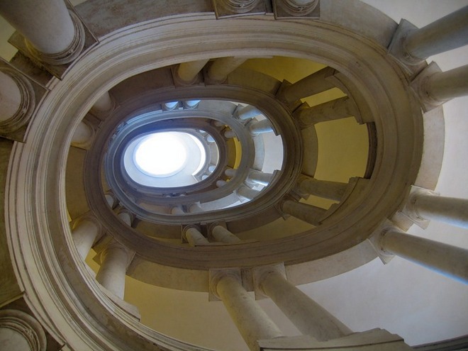 Винтовая лестница Борромини