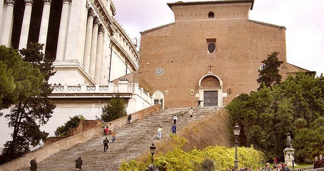 Фасад базилики Санта-Мария-ин-Арачели