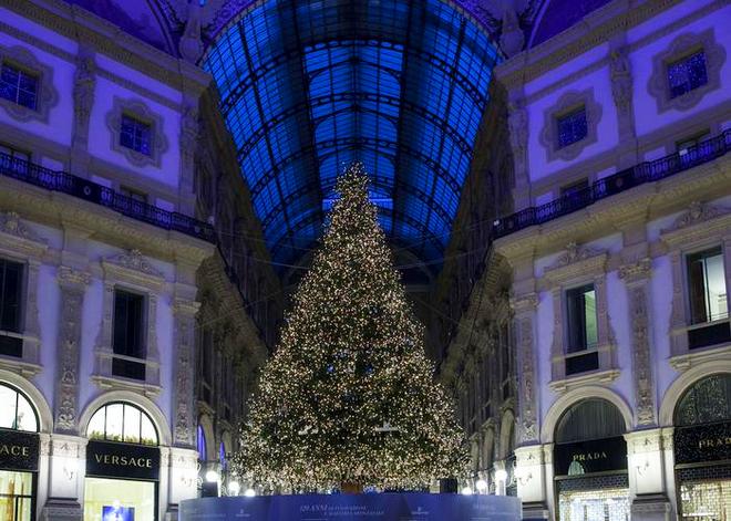 10 000 кристаллов Сваровски на рождественской ели в Милане