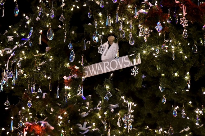 10 000 кристаллов Сваровски на рождественской ели в Милане