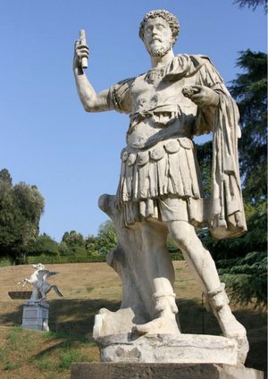 Статуя римского императора Адриано