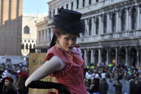 Марта Финотто - ангел на Венецианском карнавале 2013