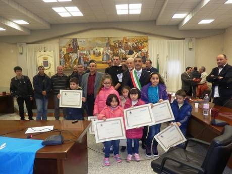 Дети иммигрантов становятся итальянцами - на фото почетные граждане Италии