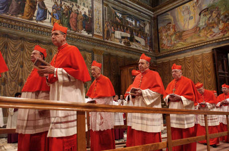 Кардиналы во время конклава в Сикстинской капелле