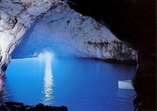 Голубой грот (лазуревый грот) - остров Капри