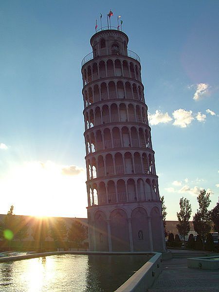 "Пизанская башня" в США в городке Найлс (Niles tower)