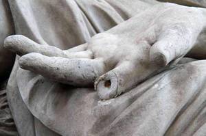Флоренция: повреждена статуя «Похищение Поликсены» на площади Пьяцца дель Синьории