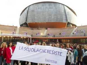 Профсоюзы и студенты протестуют на кинофестивале