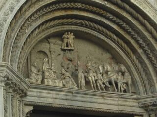 Скульптура фасада - Дуомо - Кафедральный собор Комо