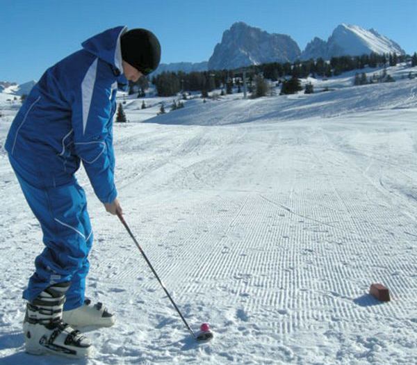 Снежный гольф в Alpe di Siusi