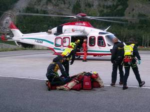 Спасательная операция - Итальянские альпинисты «застряли» в Альпах